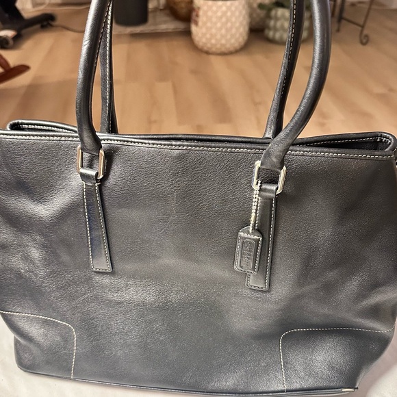 COACH Vintage Hamptons Large Black Leather Tote 7757 Serial # E2J-7757 - Picture 2 of 13